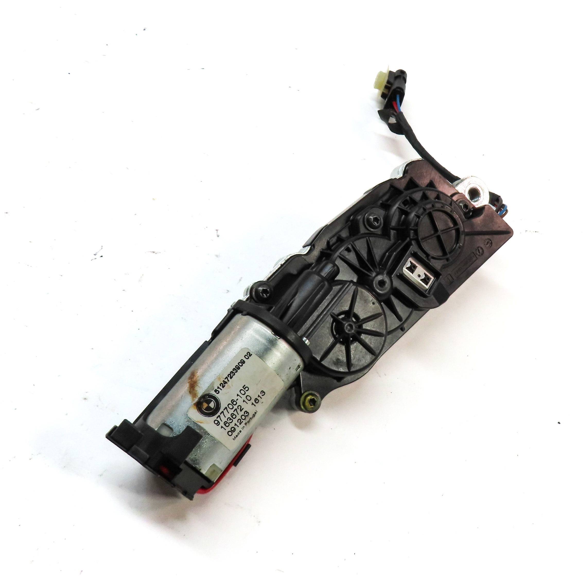 10 BMW X5 (E70) REAR CARGO TRUNK TAILGATE HATCH LID LATCH STRIKER PLATE ACTUATOR — exact item pictured